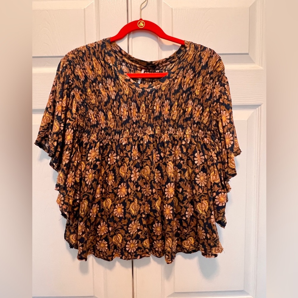 Beautiful Free People Top! Deep blue floral XL